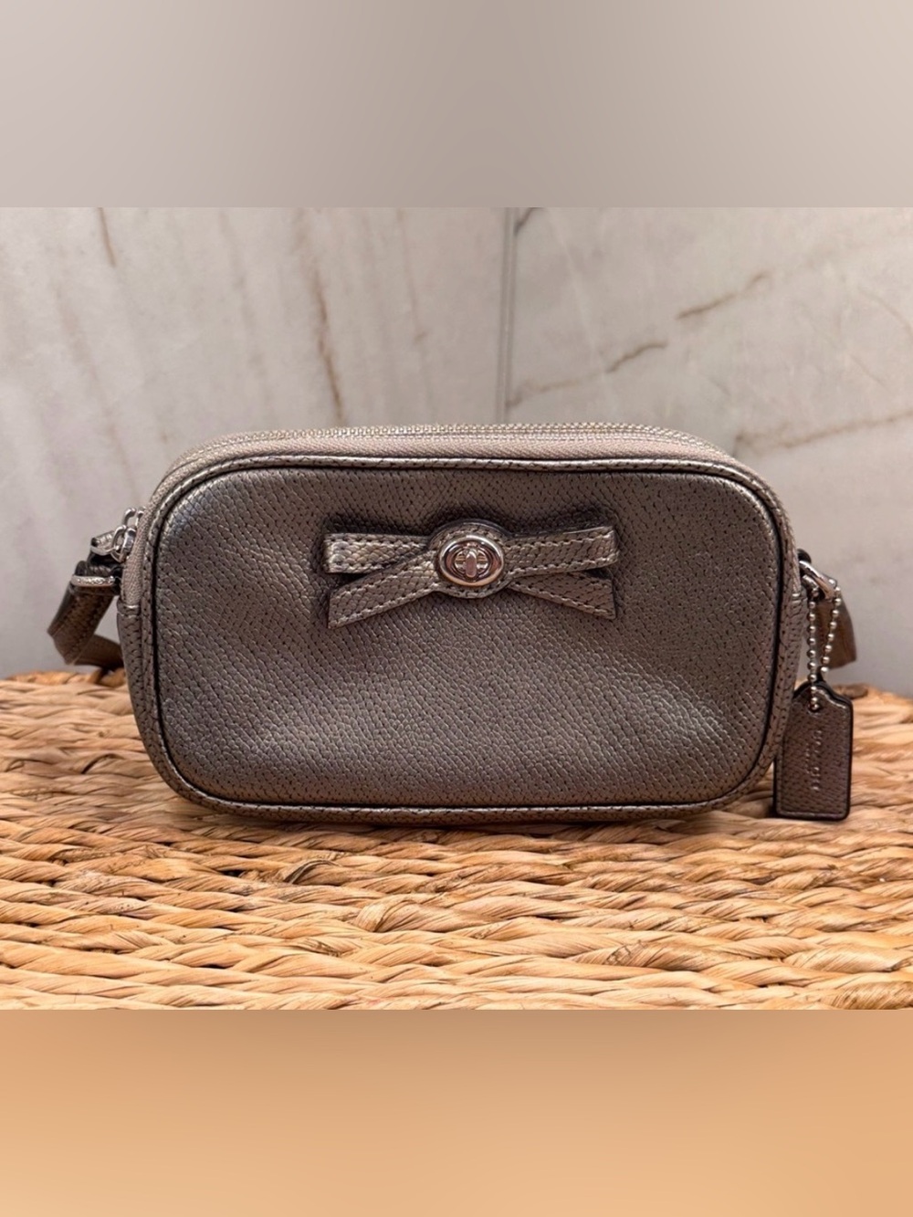 Coach Turnlock Bow Crossbody Bag in Gunmetal Grey LIKE NEW! F64655